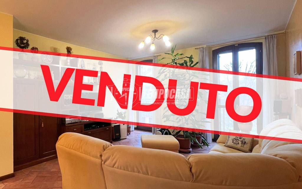 appartamento in vendita a Lesmo in zona Gerno