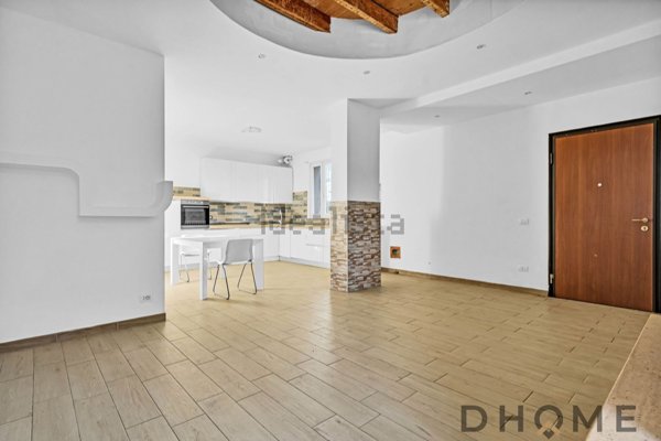 appartamento in vendita a Lesmo in zona Peregallo.