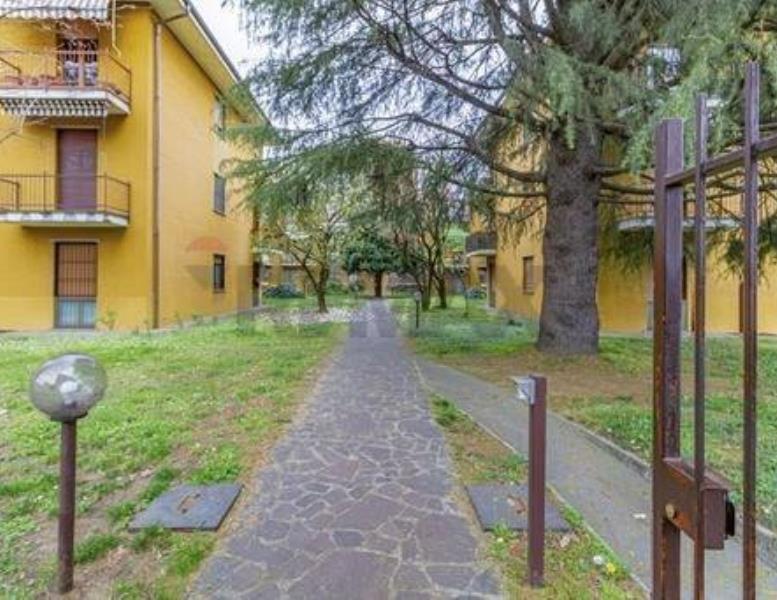 appartamento in vendita a Lesmo in zona Peregallo.