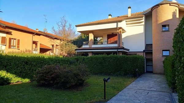 appartamento in vendita a Lesmo in zona California