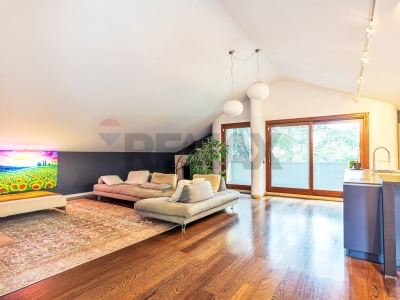 casa indipendente in vendita a Lesmo in zona Peregallo.