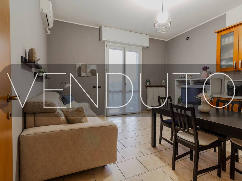 appartamento in vendita a Lesmo in zona Peregallo.