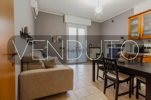 appartamento in vendita a Lesmo in zona Peregallo.