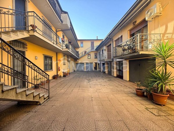 appartamento in vendita a Lesmo in zona Peregallo.