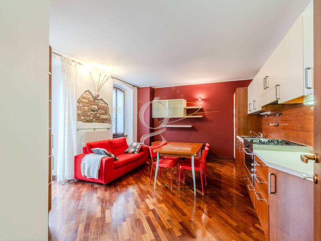 appartamento in vendita a Lesmo in zona Peregallo.