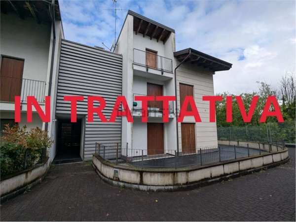 appartamento in vendita a Lesmo in zona Peregallo.
