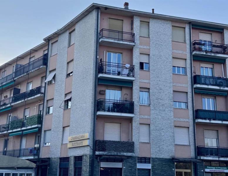 appartamento in vendita a Lesmo in zona Peregallo.