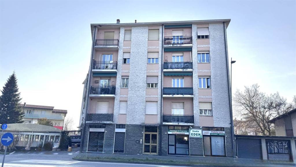 appartamento in vendita a Lesmo in zona Peregallo.