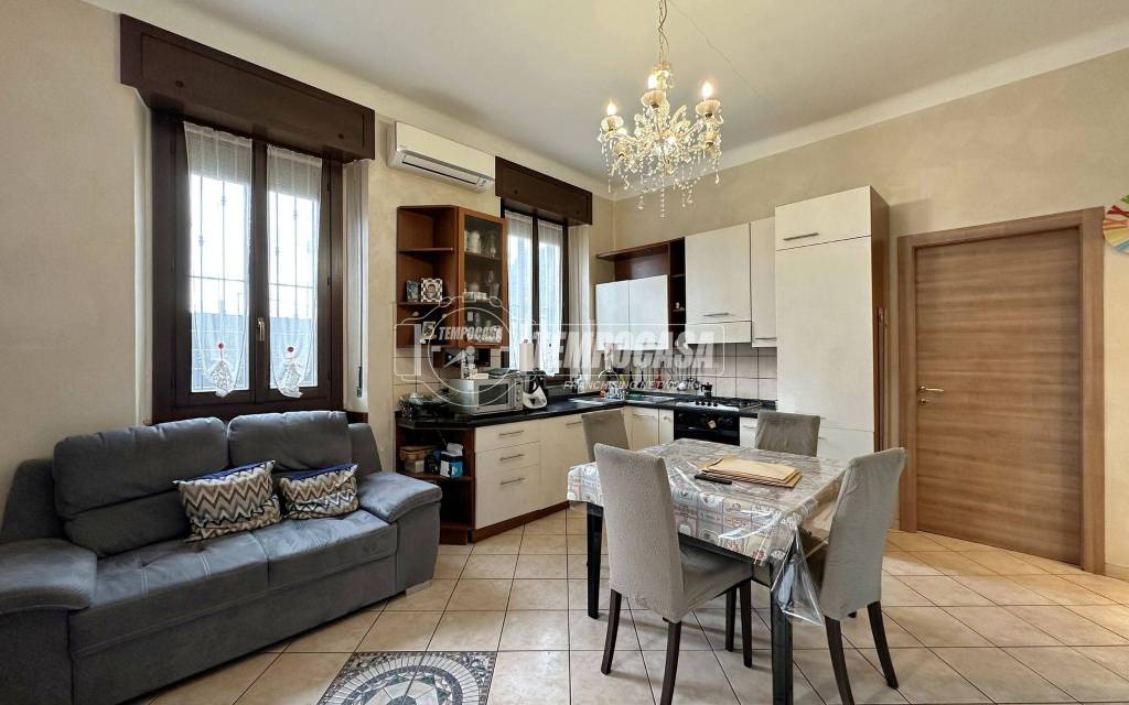 appartamento in vendita a Lesmo in zona Peregallo.