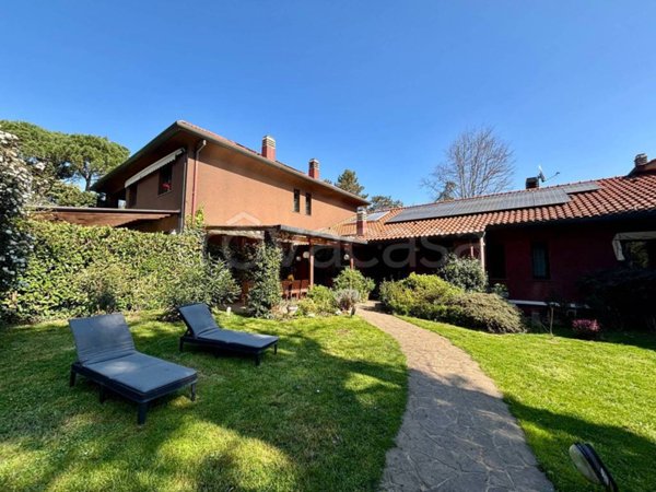 casa indipendente in vendita a Lesmo