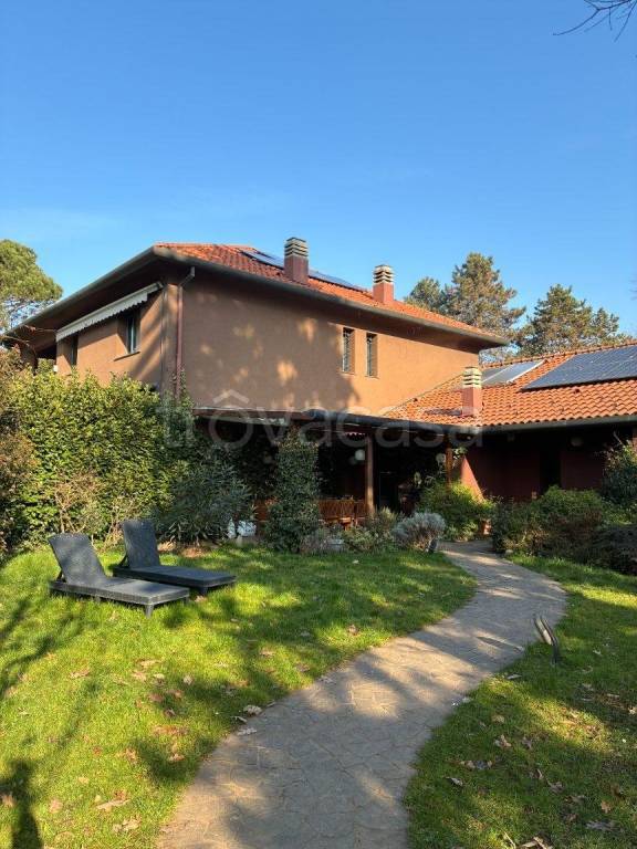 casa indipendente in vendita a Lesmo in zona California