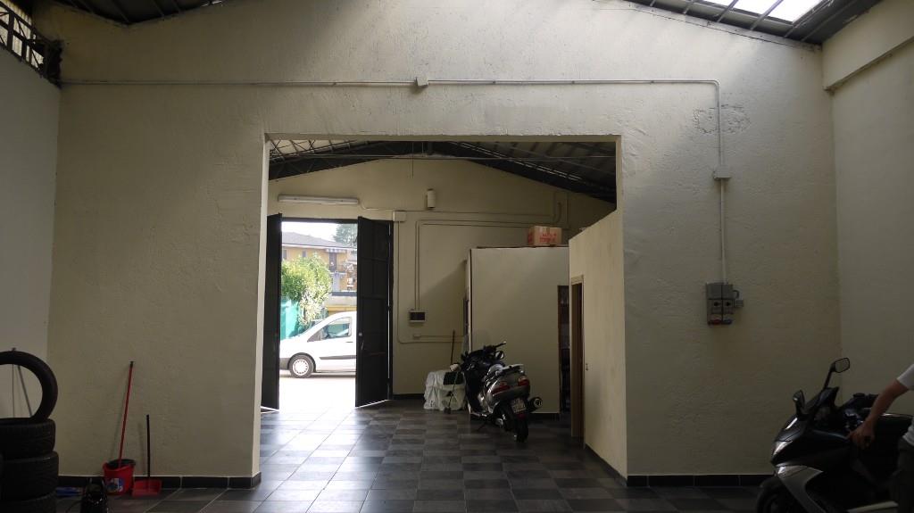 locale commerciale in vendita a Lesmo in zona Peregallo.