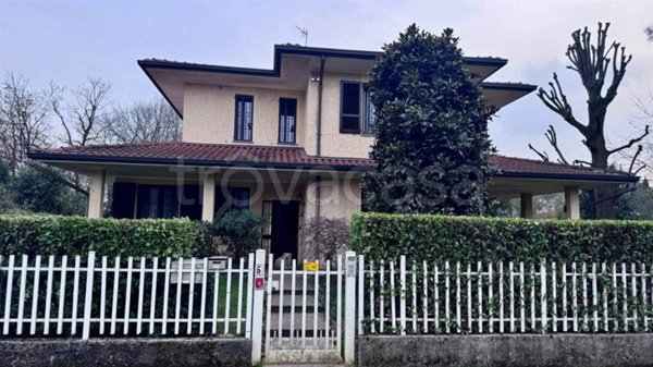 casa indipendente in vendita a Lesmo