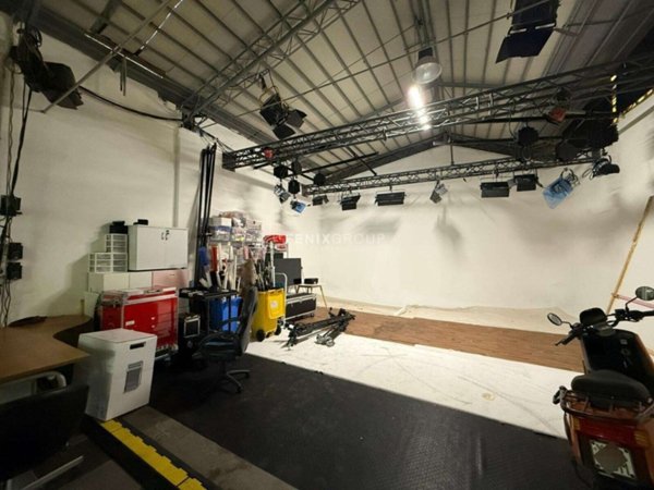 locale commerciale in vendita a Lesmo