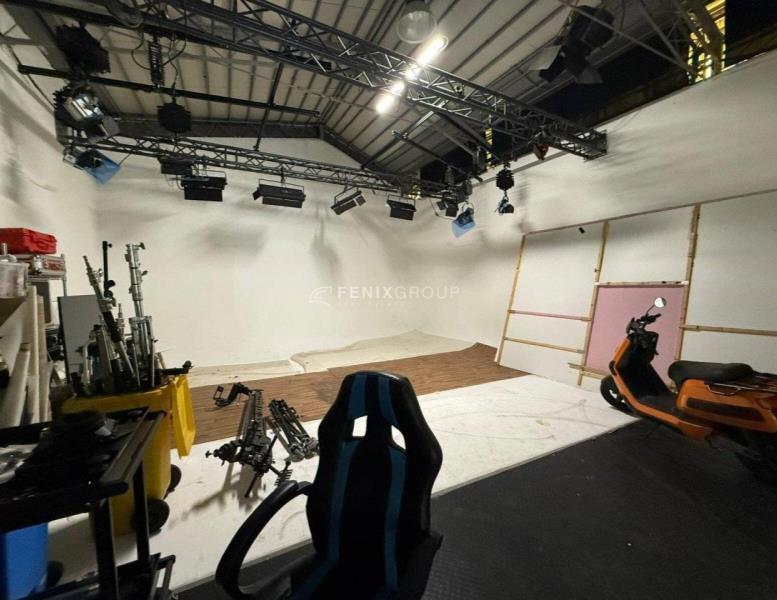 locale commerciale in vendita a Lesmo