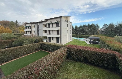 appartamento in vendita a Lesmo in zona Peregallo.