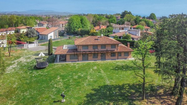 casa indipendente in vendita a Lesmo