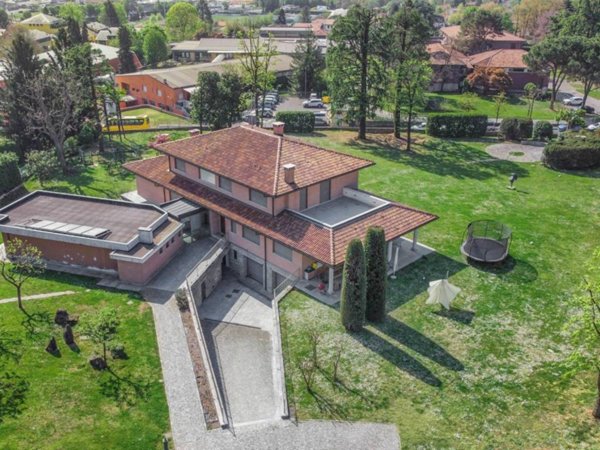 casa indipendente in vendita a Lesmo