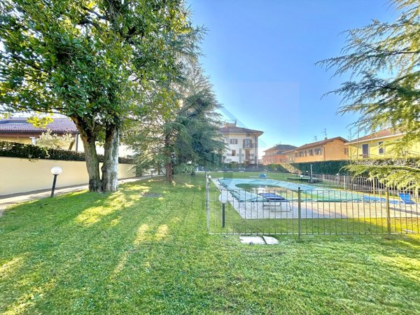 appartamento in vendita a Lesmo in zona Peregallo.