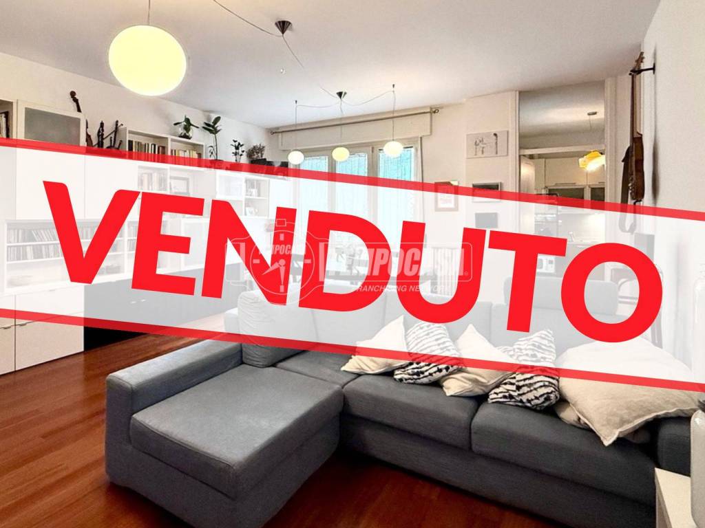 appartamento in vendita a Lesmo in zona Peregallo.