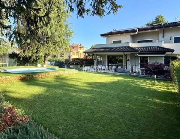 appartamento in vendita a Lesmo in zona California