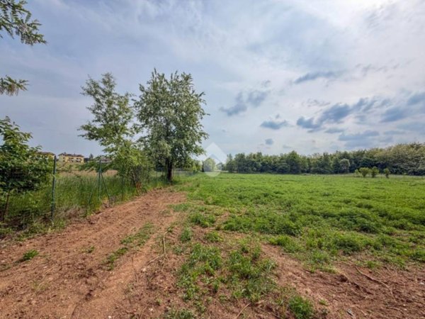 terreno edificabile in vendita a Lesmo
