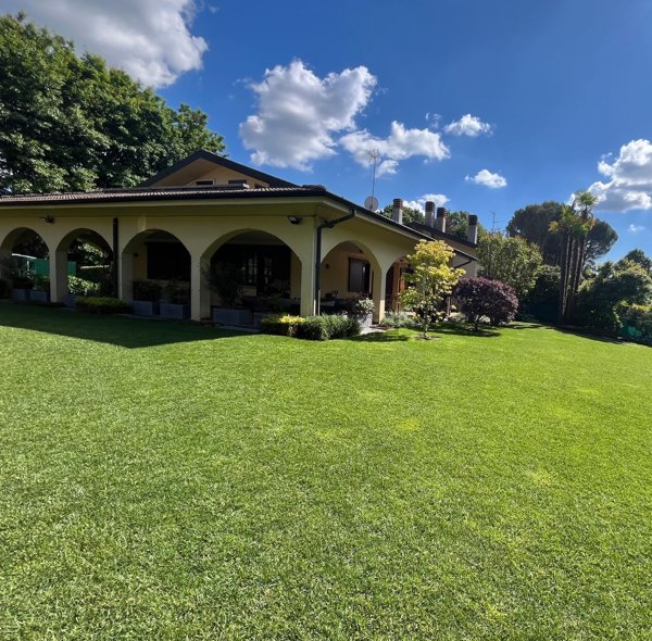 casa indipendente in vendita a Lesmo