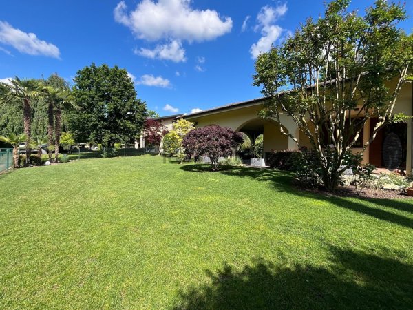 casa indipendente in vendita a Lesmo
