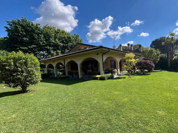 casa indipendente in vendita a Lesmo