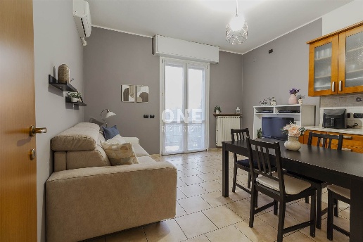 appartamento in vendita a Lesmo in zona Peregallo.