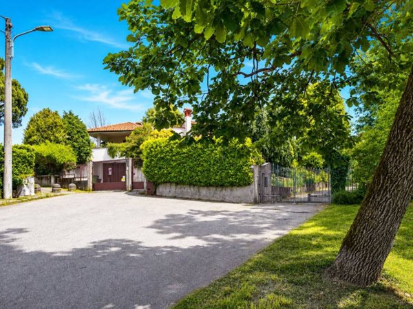 casa indipendente in vendita a Lesmo
