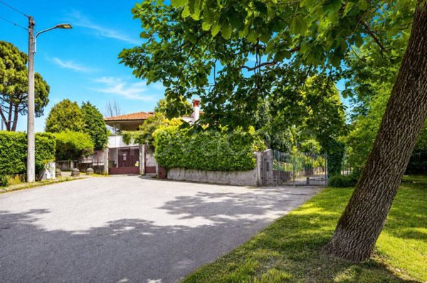 casa indipendente in vendita a Lesmo
