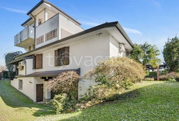 casa indipendente in vendita a Lesmo