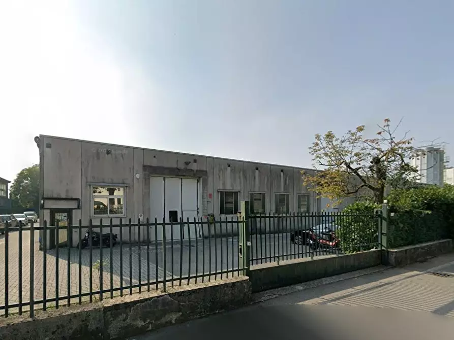 capannone in vendita a Lesmo