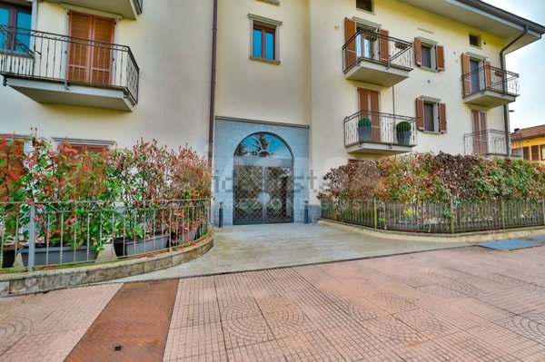 appartamento in vendita a Lesmo in zona Peregallo.