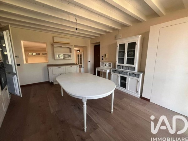 appartamento in vendita a Lesmo in zona California