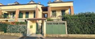 appartamento in vendita a Lesmo in zona Peregallo.