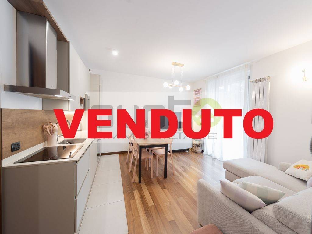 appartamento in vendita a Lesmo in zona Gerno