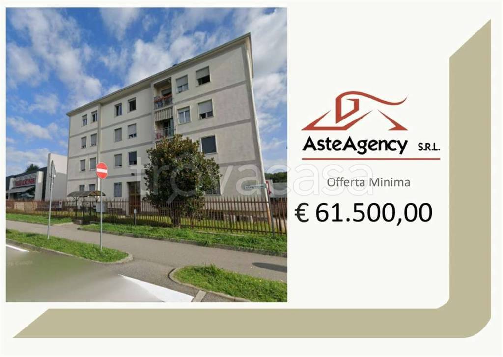 appartamento in vendita a Lesmo in zona Peregallo.