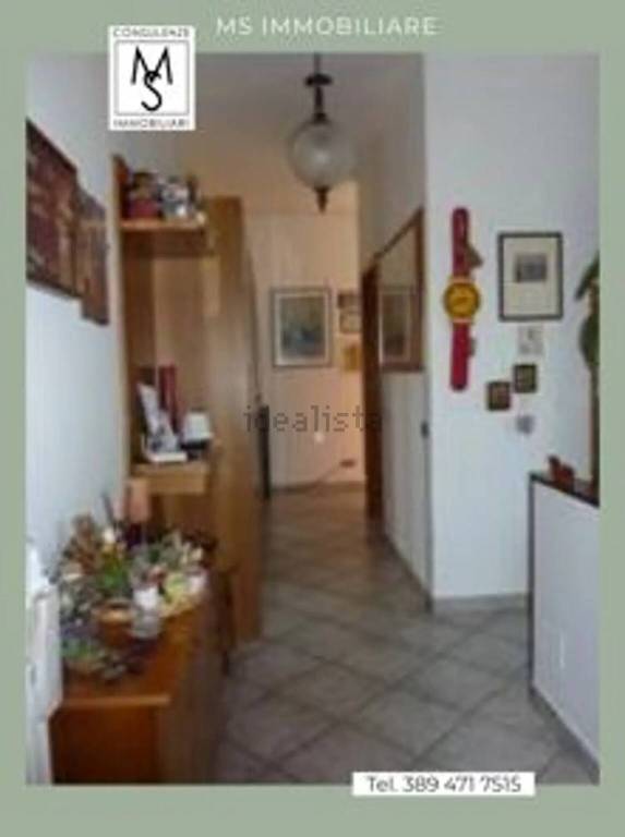 appartamento in vendita a Lesmo in zona Peregallo.