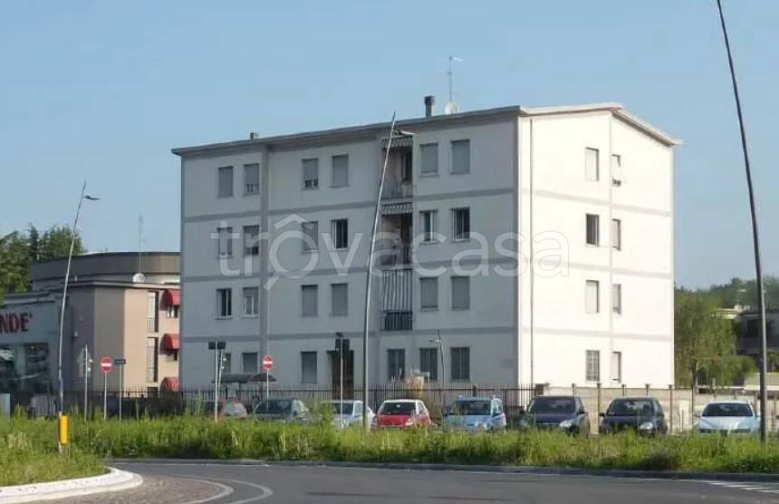 appartamento in vendita a Lesmo in zona Peregallo.