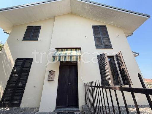 casa indipendente in vendita a Lesmo in zona Gerno