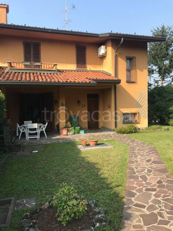 casa indipendente in vendita a Lesmo