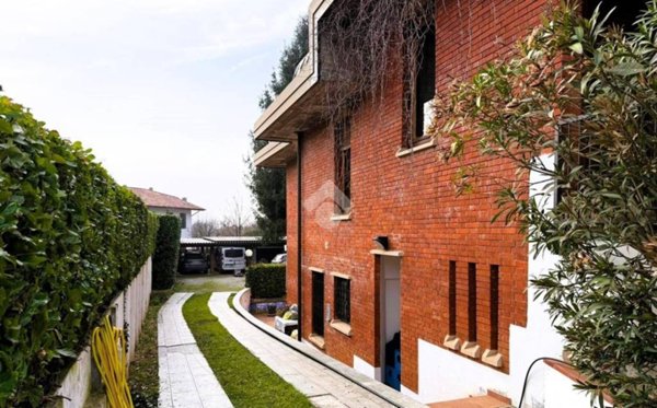 appartamento in vendita a Lesmo in zona California