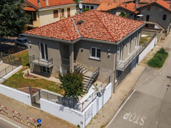 casa indipendente in vendita a Lesmo in zona California