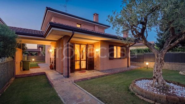 casa indipendente in vendita a Lesmo