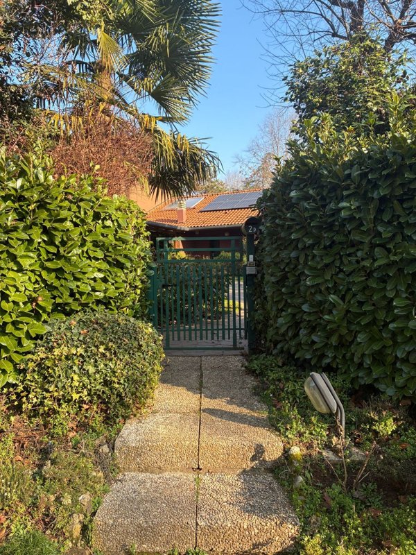 casa indipendente in vendita a Lesmo in zona California
