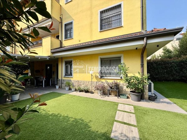 appartamento in vendita a Lesmo in zona California