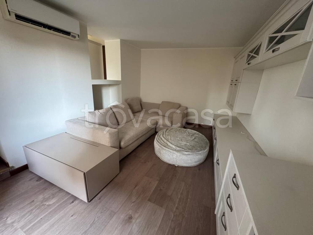 appartamento in vendita a Lesmo in zona Peregallo.