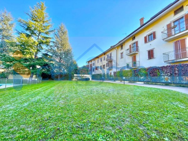 appartamento in vendita a Lesmo in zona Peregallo.